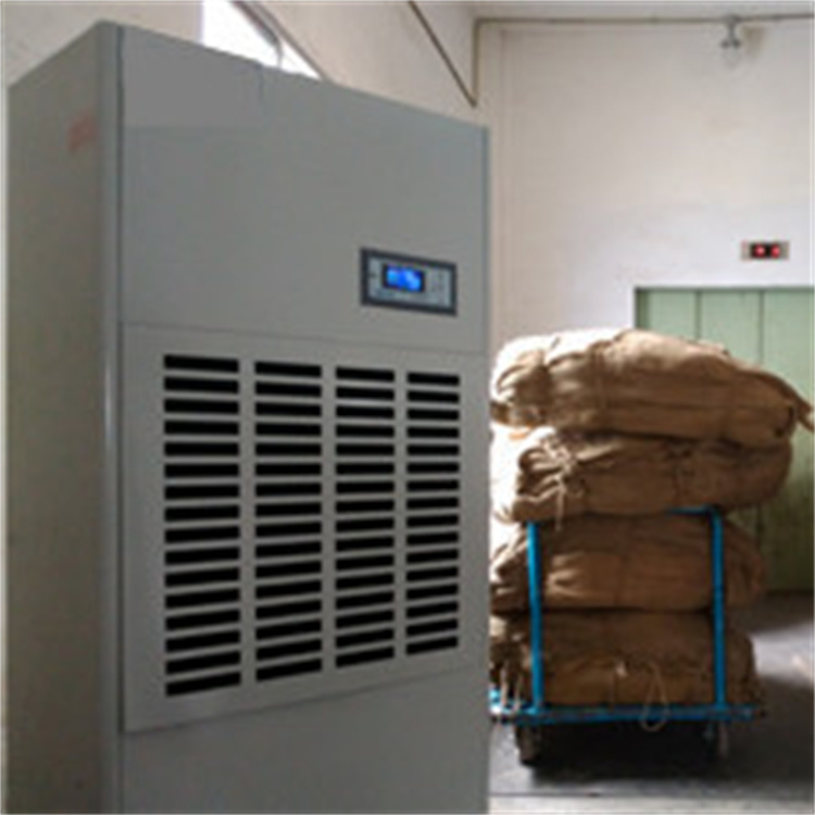 印刷廠通過(guò)加濕器控制濕度以減少靜電問(wèn)題，實(shí)現(xiàn)更穩(wěn)定、高質(zhì)量的打印效果。